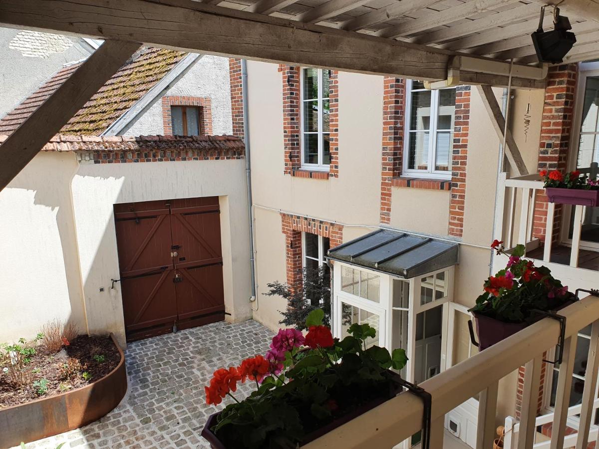 La Cour Des Marotiers Bed & Breakfast Mareuil-sur-Ay Exterior photo